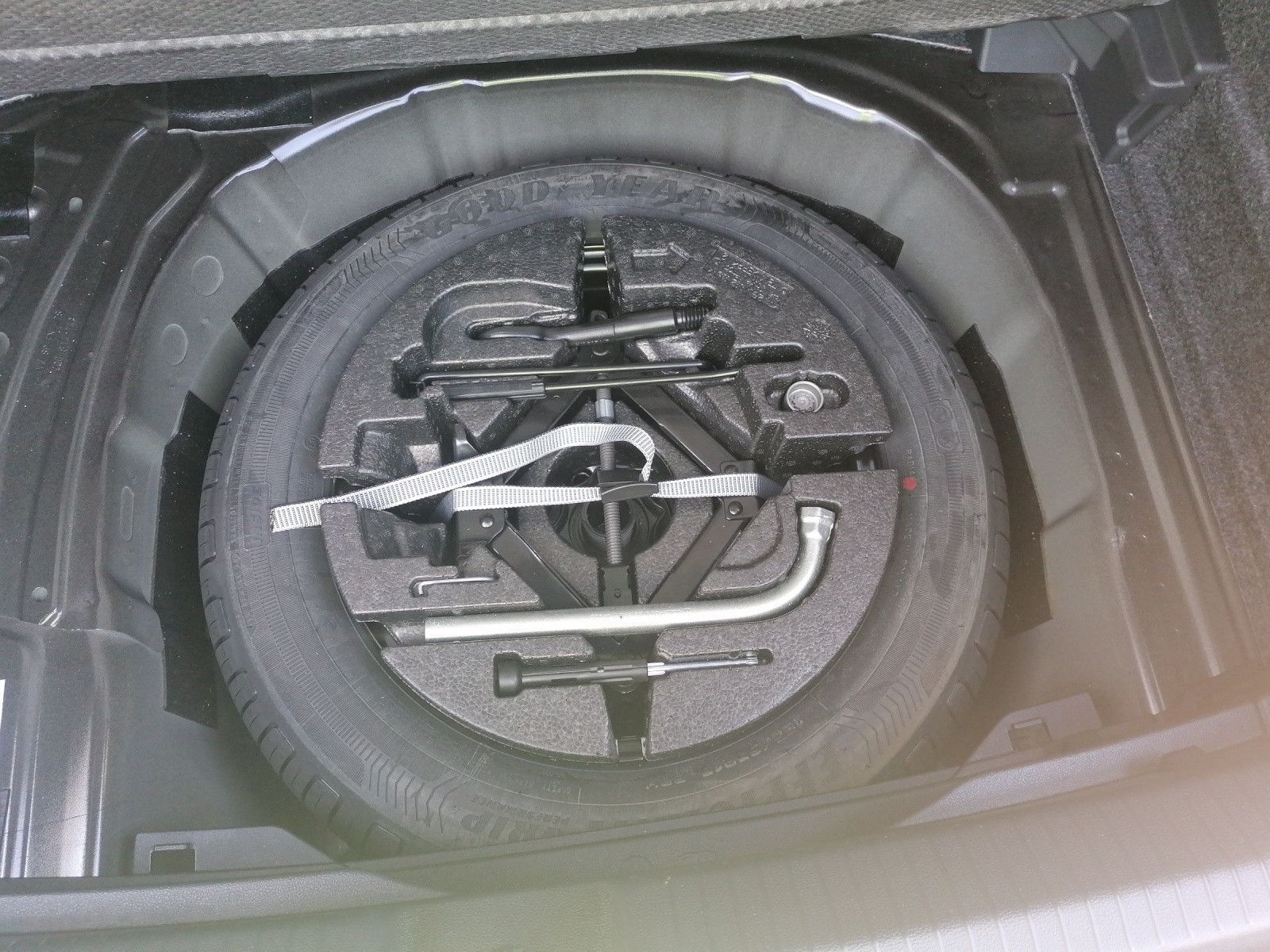 Fahrzeugabbildung Volkswagen Polo VI 1.0 TSI Comfortline DSG PDC APP CONN SHZ
