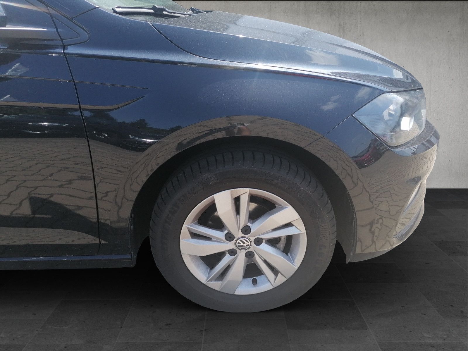 Fahrzeugabbildung Volkswagen Polo VI 1.0 TSI Comfortline DSG PDC APP CONN SHZ