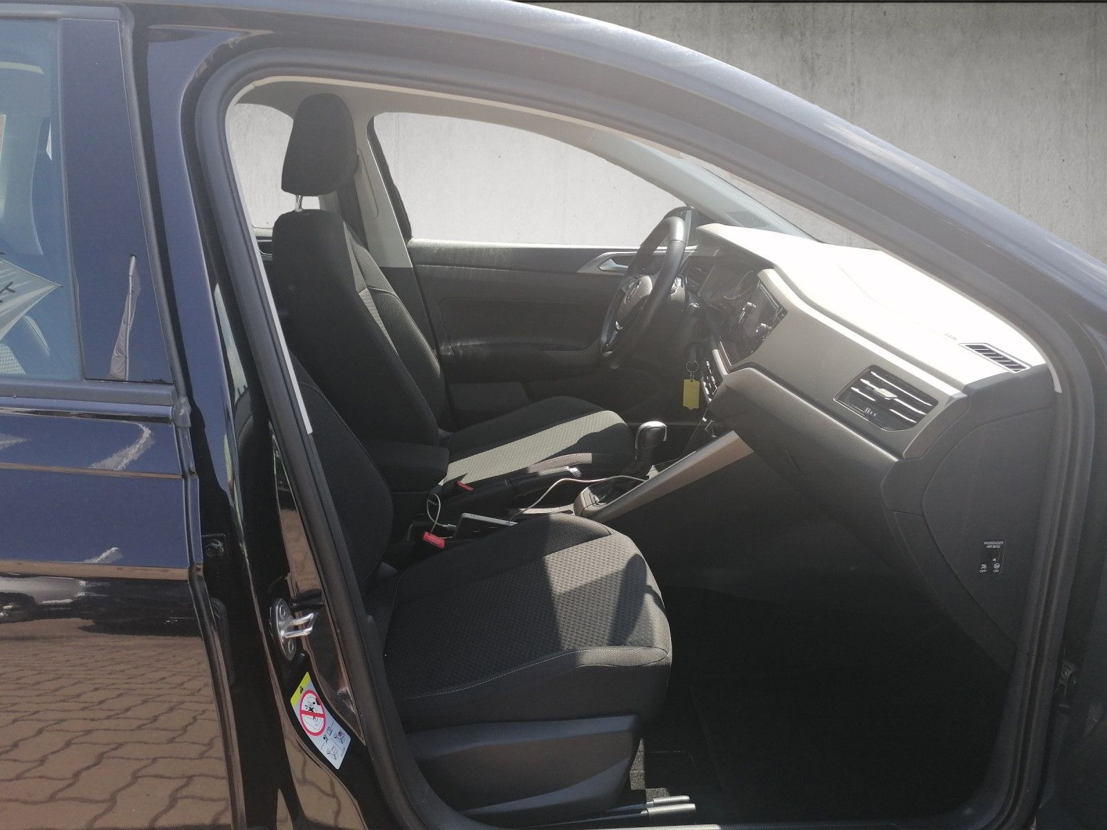Fahrzeugabbildung Volkswagen Polo VI 1.0 TSI Comfortline DSG PDC APP CONN SHZ