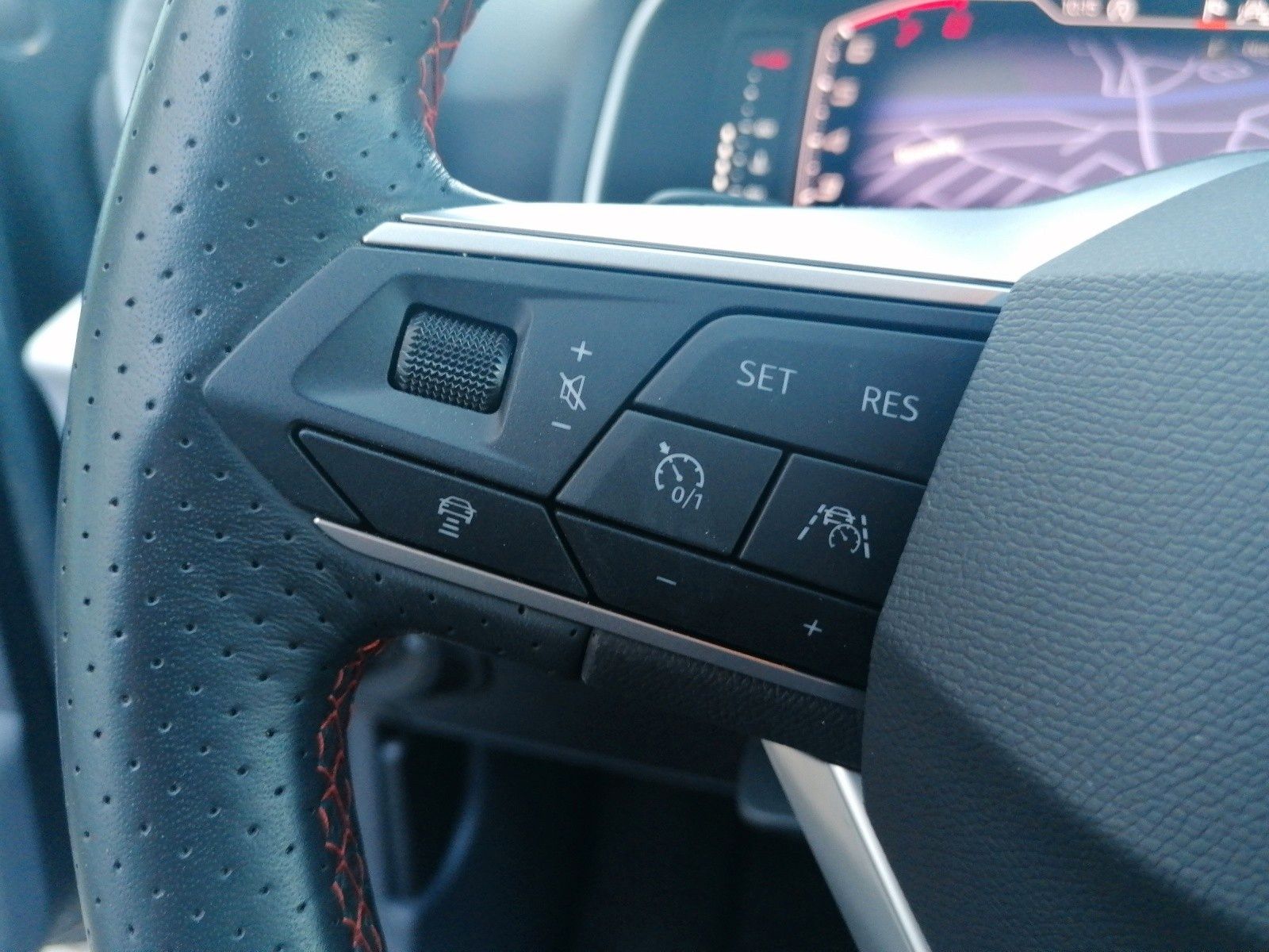 Fahrzeugabbildung SEAT Arona 1.5 TSI FR DSG ACC GJR KAM VC