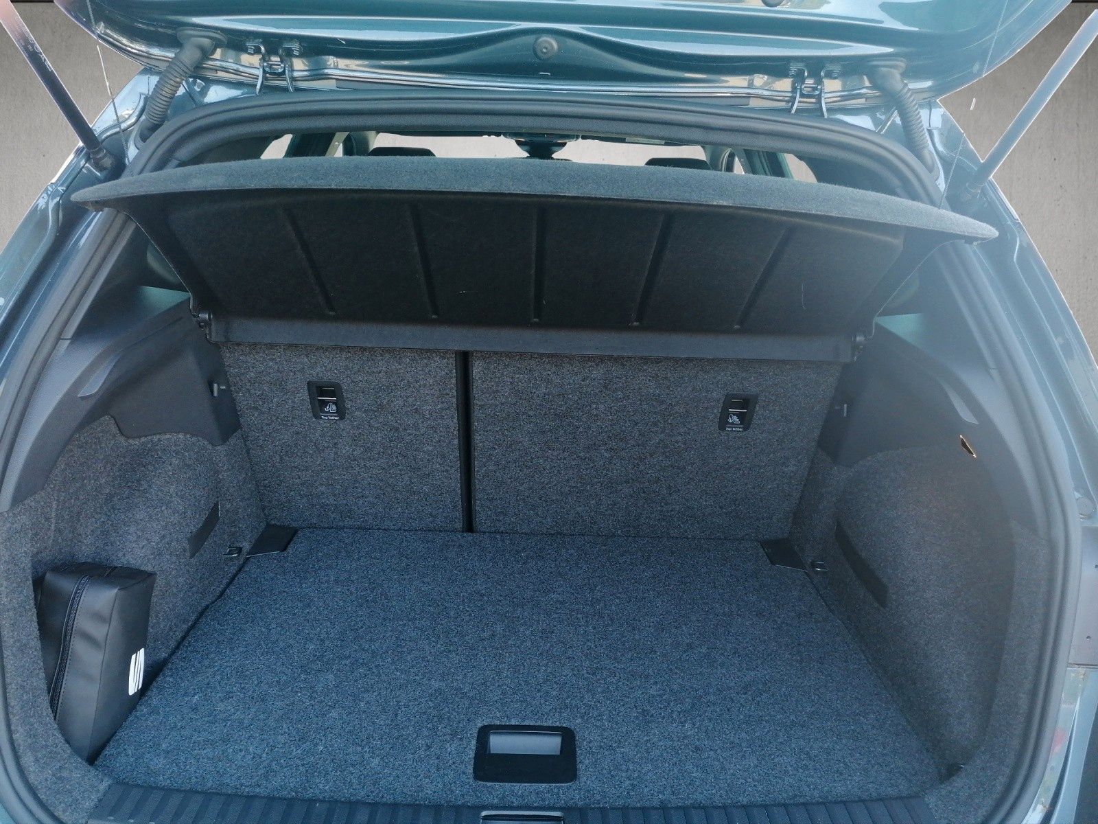 Fahrzeugabbildung SEAT Arona 1.5 TSI FR DSG ACC GJR KAM VC